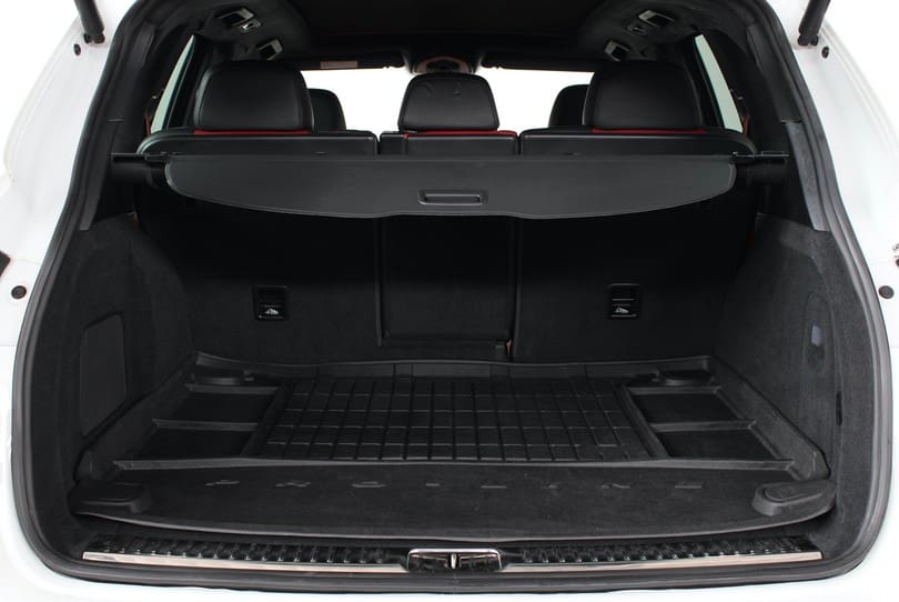 Porsche Cayenne Turbo S The Supercar Rooms (27)