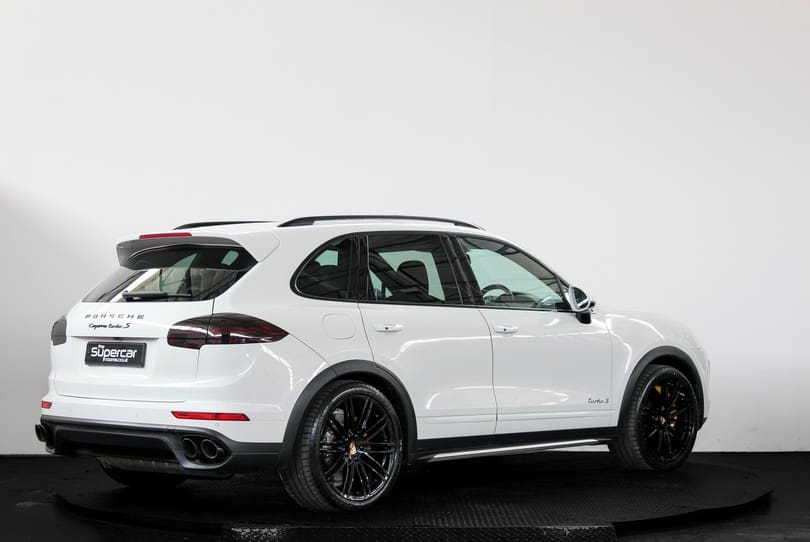 Porsche Cayenne Turbo S The Supercar Rooms (3)
