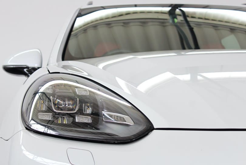 Porsche Cayenne Turbo S The Supercar Rooms (33)