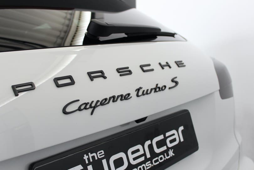 Porsche Cayenne Turbo S The Supercar Rooms (40)