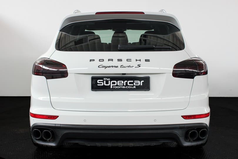 Porsche Cayenne Turbo S The Supercar Rooms (43)