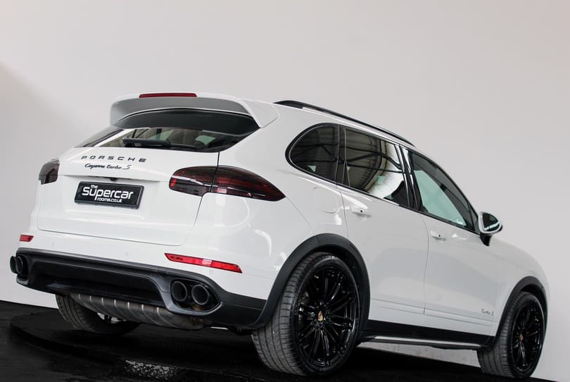 Porsche Cayenne Turbo S The Supercar Rooms (45)