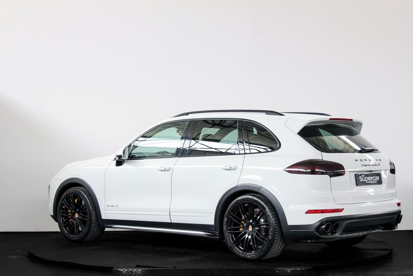 Porsche Cayenne Turbo S The Supercar Rooms (5)