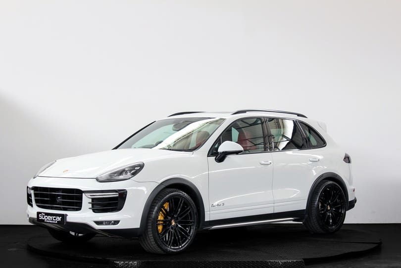 Porsche Cayenne Turbo S The Supercar Rooms (7)