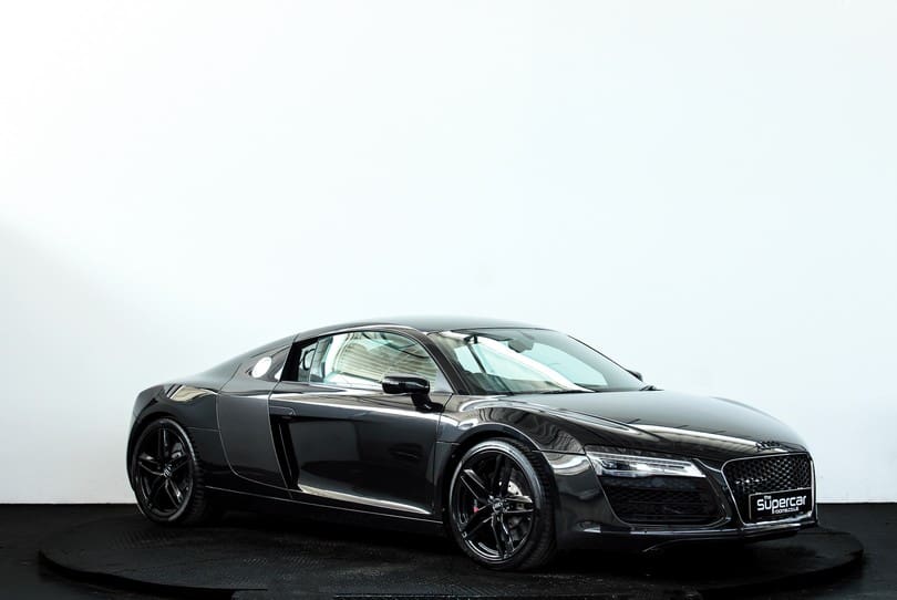 Audi R8 The Supercar Rooms (1)