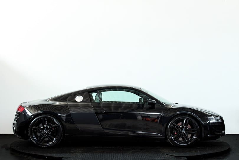 Audi R8 The Supercar Rooms (2)