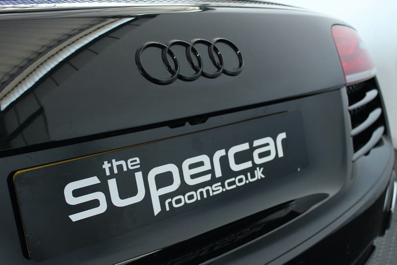 Audi R8 The Supercar Rooms (39)