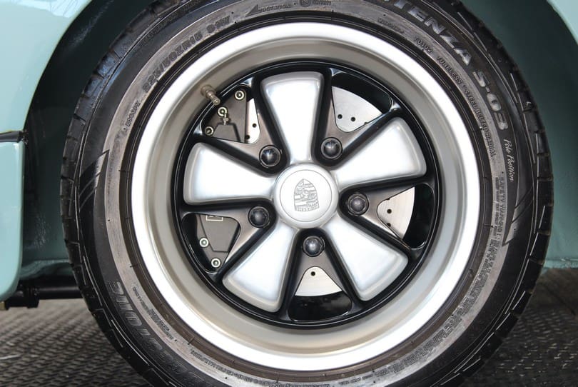 Porsche 911 Restomod The Supercar Rooms (27)