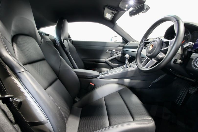 Porsche Cayman 718 The Supercar Rooms (10)