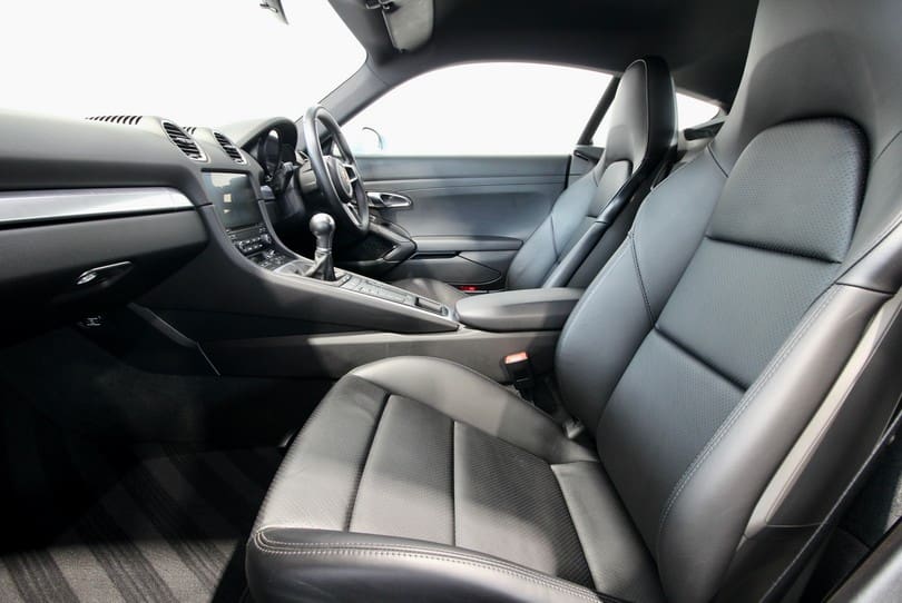 Porsche Cayman 718 The Supercar Rooms (11)