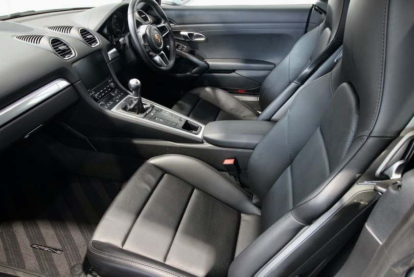 Porsche Cayman 718 The Supercar Rooms (12)