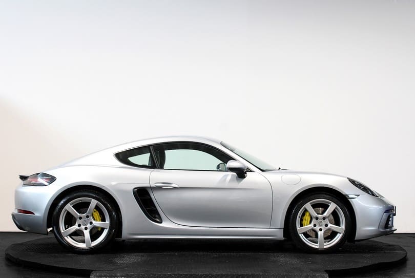 Porsche Cayman 718 The Supercar Rooms (2)