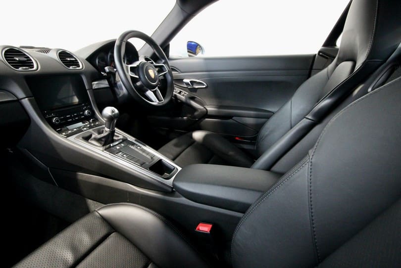 Porsche Cayman 718 The Supercar Rooms (20)