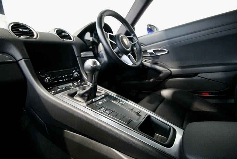 Porsche Cayman 718 The Supercar Rooms (21)