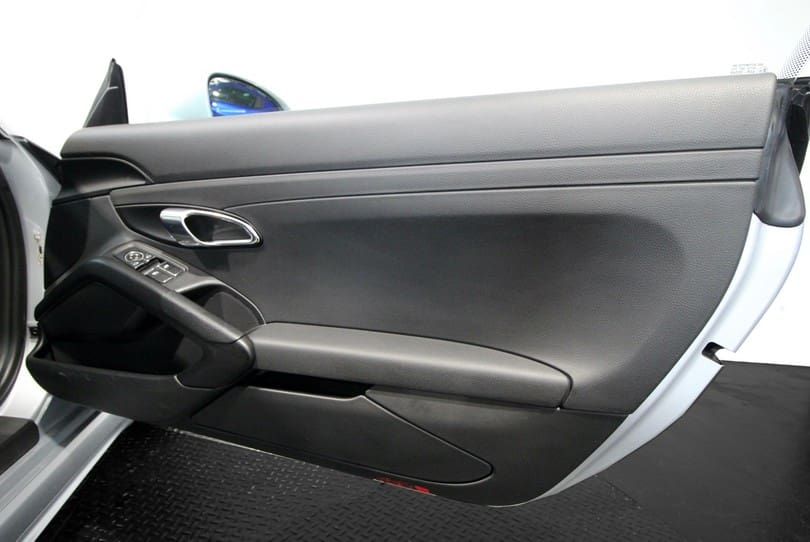 Porsche Cayman 718 The Supercar Rooms (24)