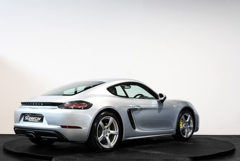 Porsche Cayman 718 The Supercar Rooms (3)