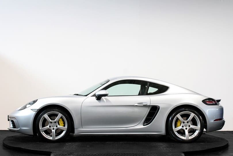 Porsche Cayman 718 The Supercar Rooms (6)