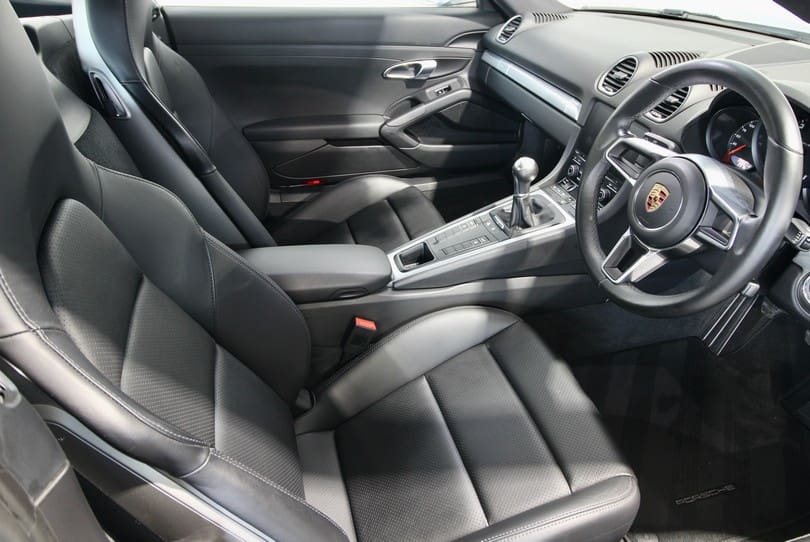Porsche Cayman 718 The Supercar Rooms (9)