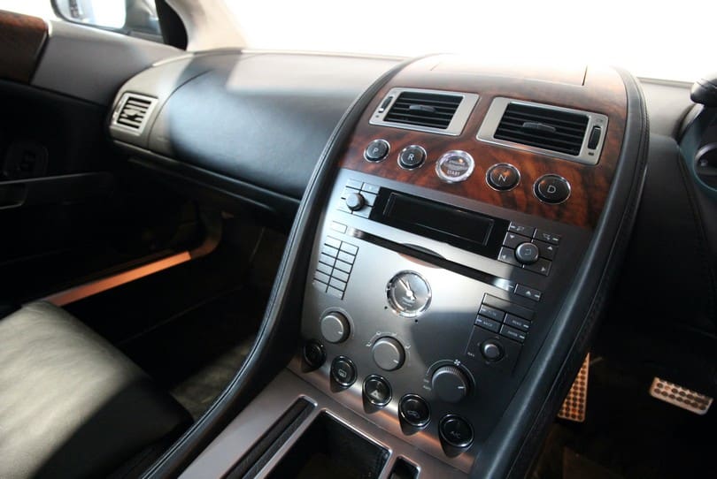 Aston Martin Db9 The Supercar Rooms (14)