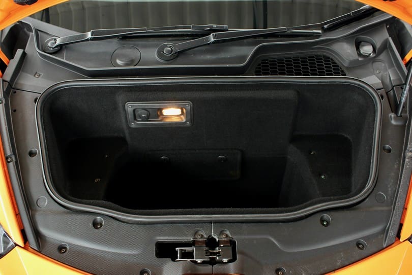 Lamborghini Huracan The Supercar Rooms (36)