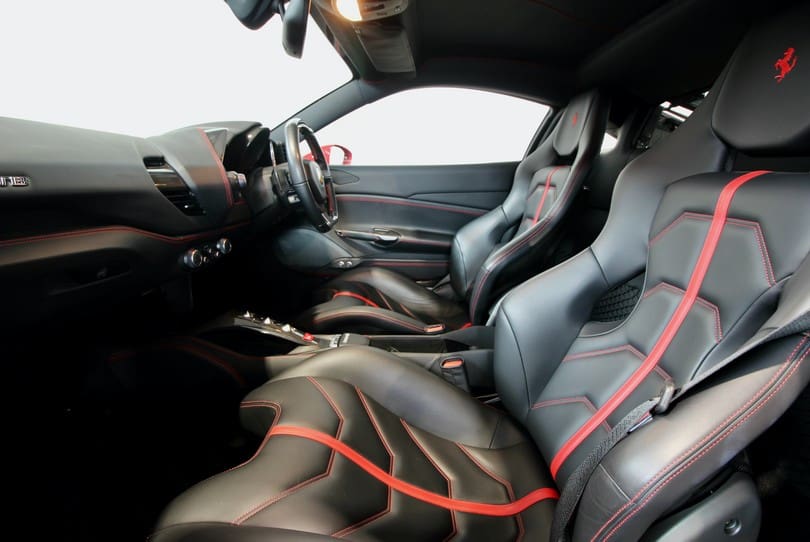 Ferrari 488 Gtb The Supercar Rooms (11)