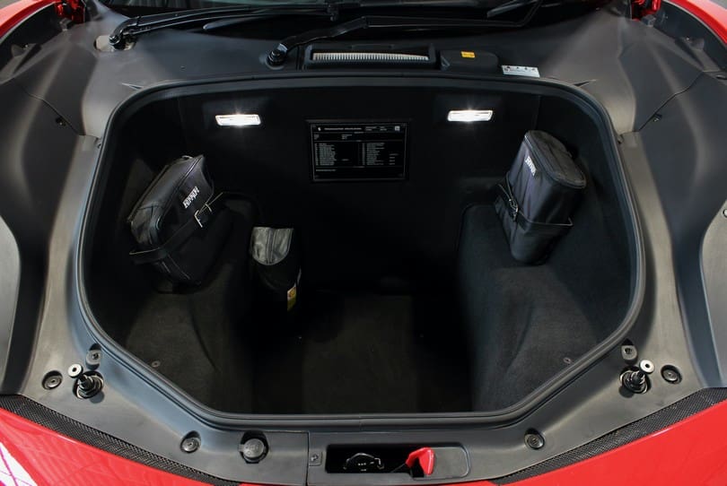 Ferrari 488 Gtb The Supercar Rooms (35)