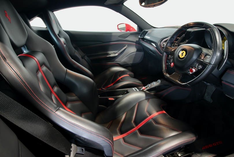 Ferrari 488 Gtb The Supercar Rooms (9)