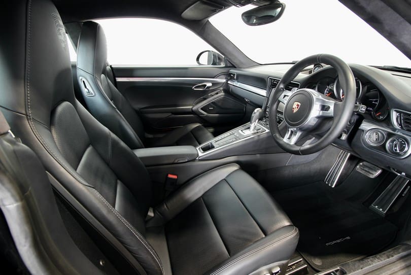 Porsche 991 Turbo The Supercar Rooms (9)