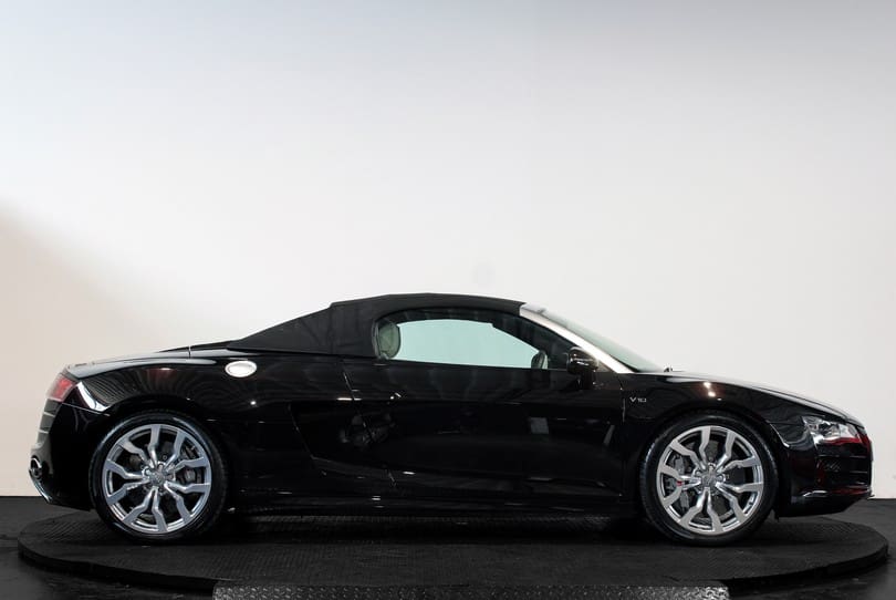 Audi R8 V10 Manual Spyder The Supercar Rooms (10)