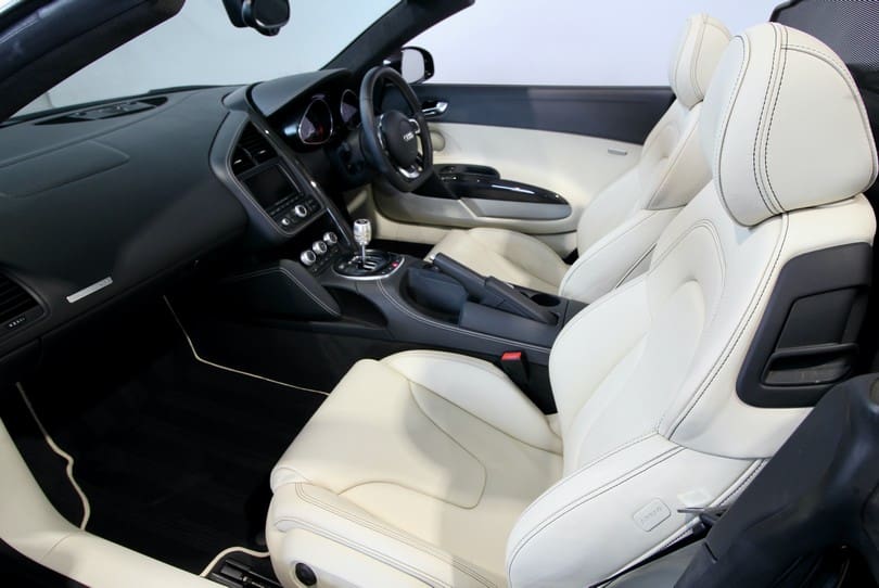 Audi R8 V10 Manual Spyder The Supercar Rooms (15)