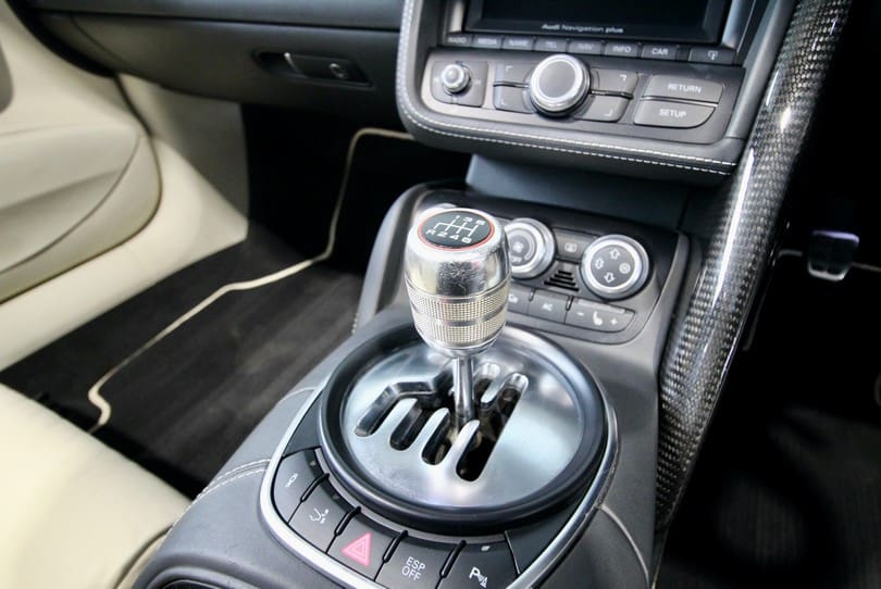 Audi R8 V10 Manual Spyder The Supercar Rooms (17)