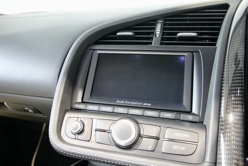 Audi R8 V10 Manual Spyder The Supercar Rooms (18)