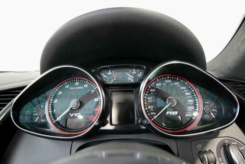 Audi R8 V10 Manual Spyder The Supercar Rooms (21)