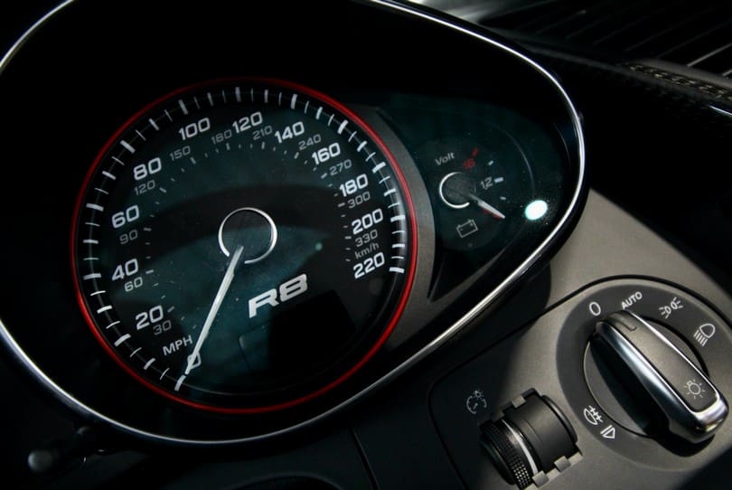 Audi R8 V10 Manual Spyder The Supercar Rooms (24)