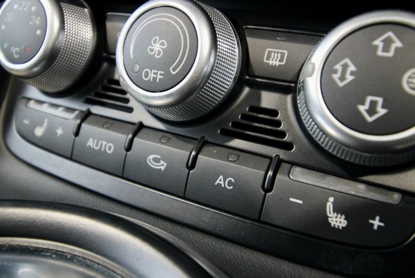 Audi R8 V10 Manual Spyder The Supercar Rooms (27)