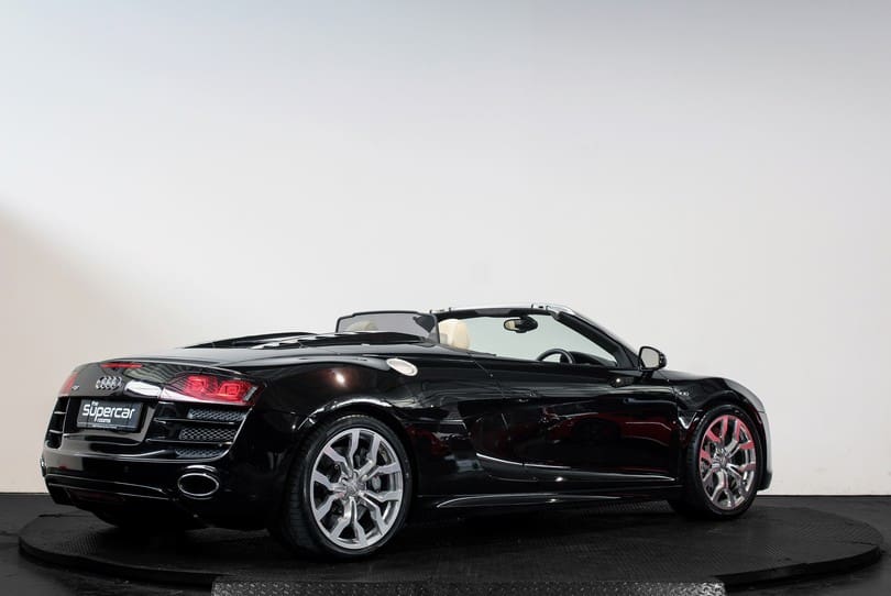 Audi R8 V10 Manual Spyder The Supercar Rooms (3)