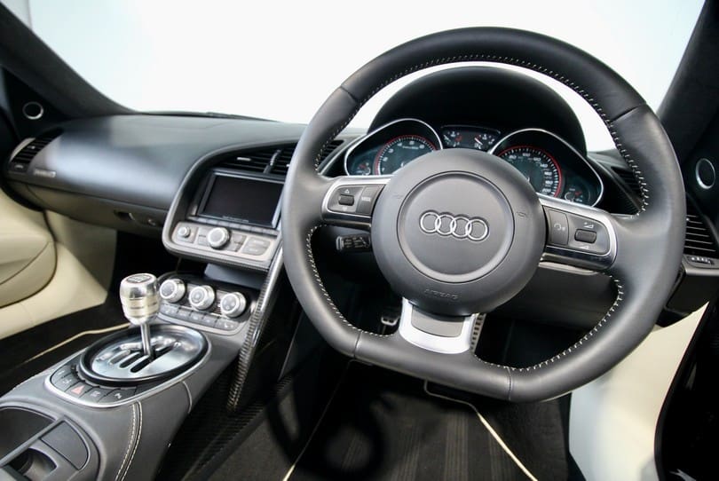 Audi R8 V10 Manual Spyder The Supercar Rooms (30)