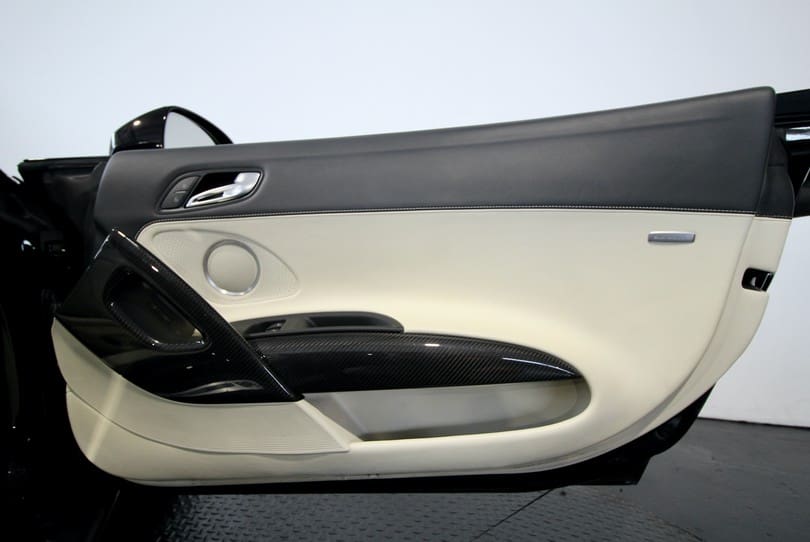 Audi R8 V10 Manual Spyder The Supercar Rooms (33)