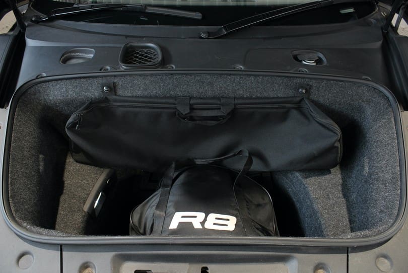 Audi R8 V10 Manual Spyder The Supercar Rooms (35)