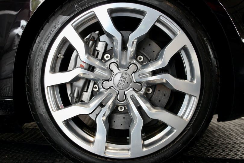 Audi R8 V10 Manual Spyder The Supercar Rooms (37)