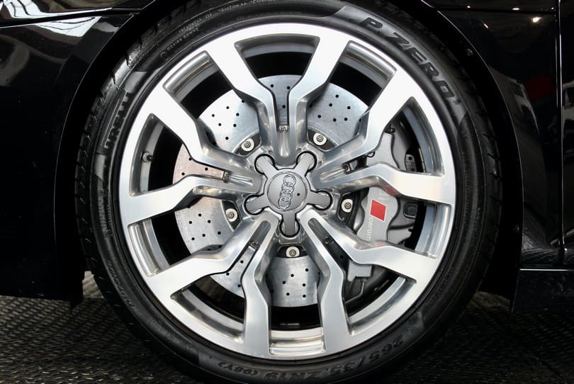 Audi R8 V10 Manual Spyder The Supercar Rooms (38)