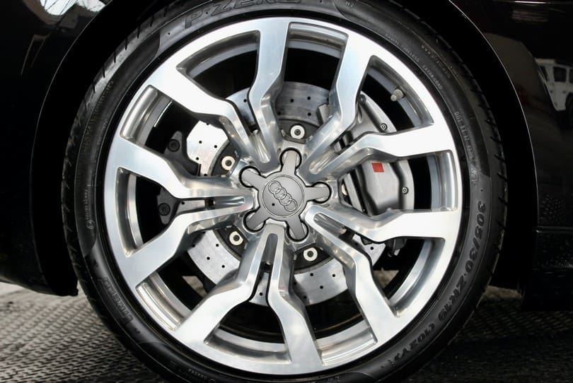 Audi R8 V10 Manual Spyder The Supercar Rooms (39)