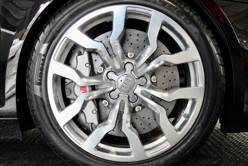 Audi R8 V10 Manual Spyder The Supercar Rooms (40)