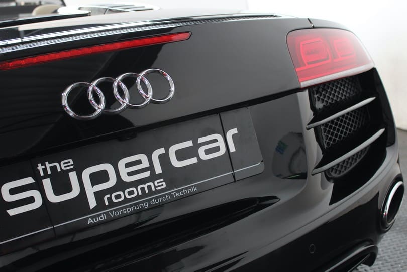 Audi R8 V10 Manual Spyder The Supercar Rooms (49)