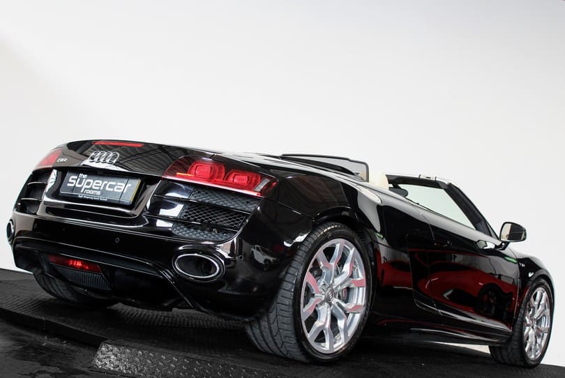 Audi R8 V10 Manual Spyder The Supercar Rooms (54)