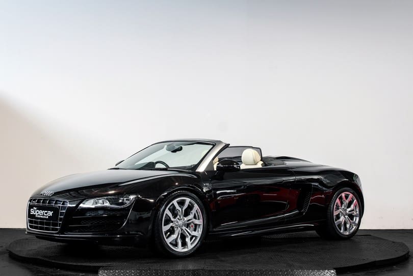 Audi R8 V10 Manual Spyder The Supercar Rooms (7)