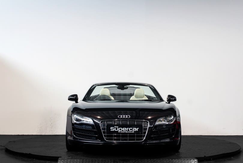 Audi R8 V10 Manual Spyder The Supercar Rooms (8)