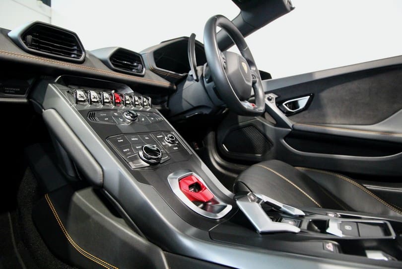 Lamborghini Huaracan Spyder Lp580 2 The Supercar Rooms (32)