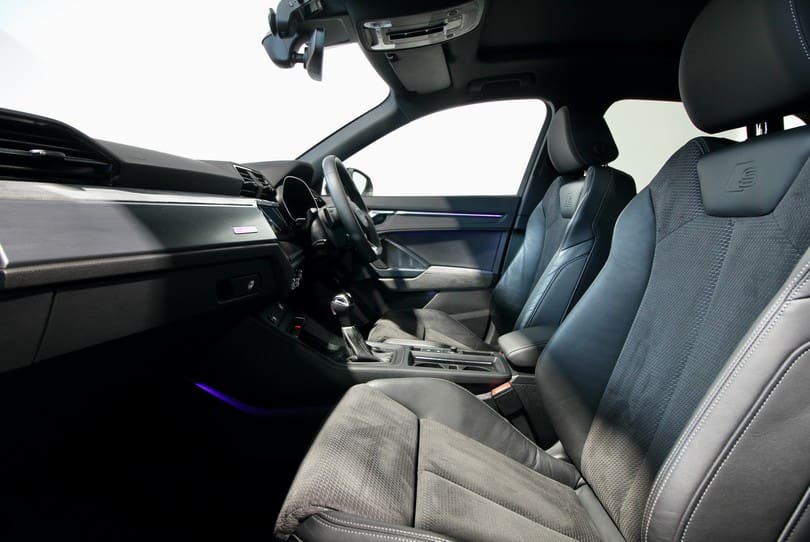 Audi Q3 The Supercar Rooms (11)