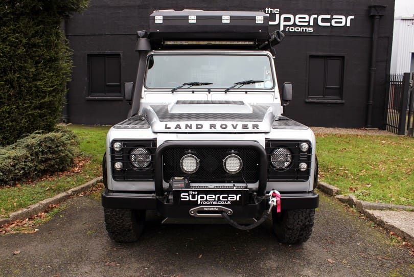 Land Rover Defender 110 The Supercar Rooms (8)